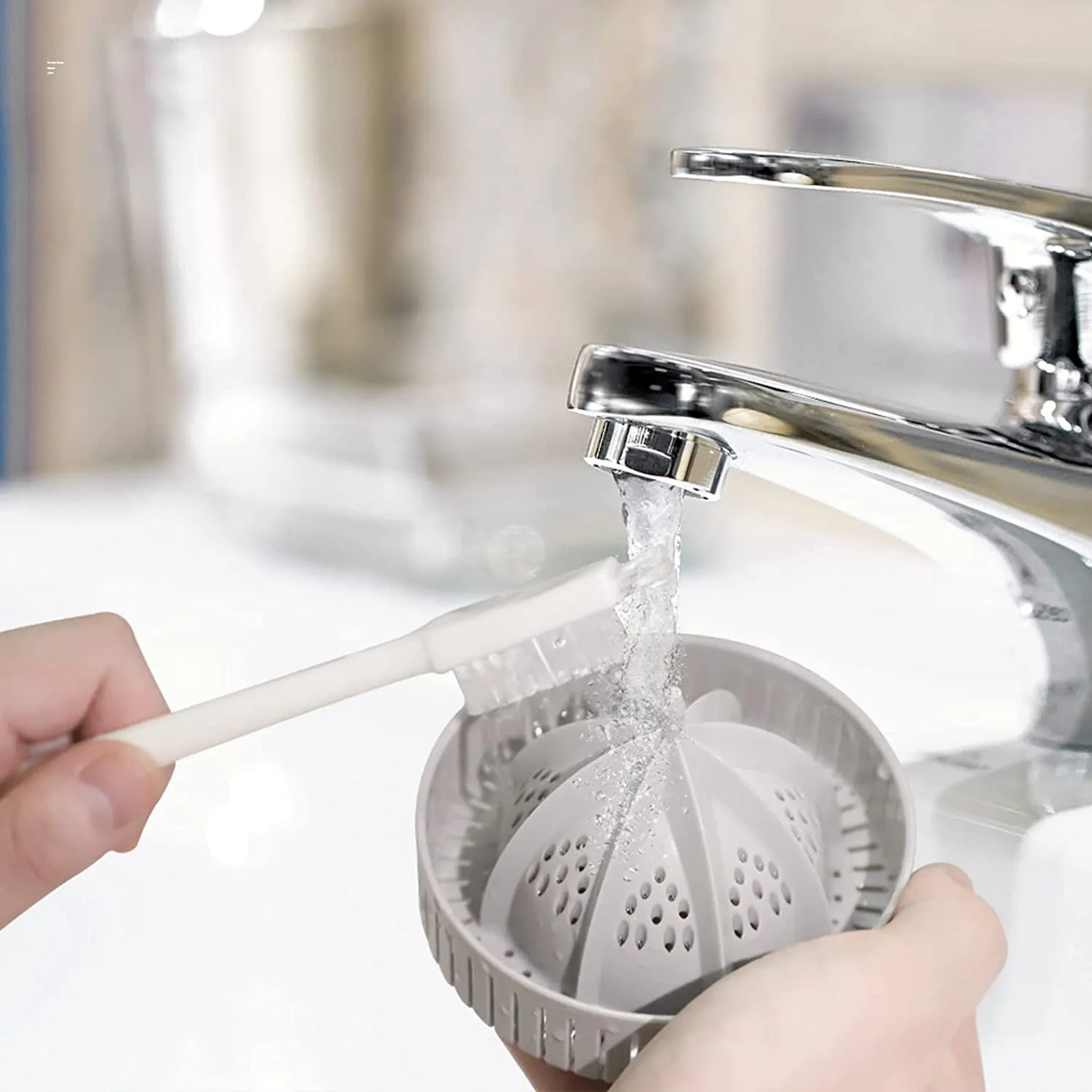 Electric Citrus Juicer, Rechargeable Juicer Machine with USB Cable and Touch Button, Automatic Orange Lime Lemon Grapefruit Squeezer, Easy to Clean Portable Juicer, White